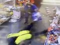 Starija žena spriječila pljačku, lopov nije znao šta ga je snašlo (VIDEO)