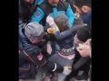 Stravični prizori: Spasioci izvlače djecu, čovjek prikliješten visi sa zgrade i zove u pomoć (VIDEO)