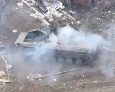 Ukrajinci se na društvenim mrežama nemilosrdno rugaju razaranju ruskog tenka: “Ej, jeste li zaboravili?!” (VIDEO)