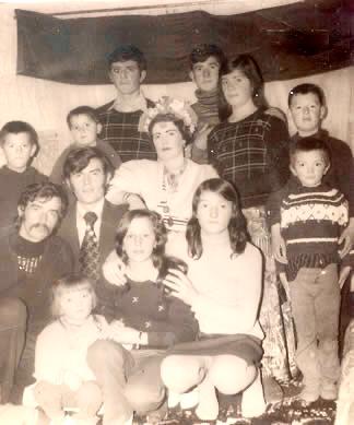Bruno sa daidžom (ujakom) Ćazimom, braćom i sestrama