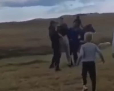 Kad te Crnogorci spasavaju i mrtav bi ustao: Žabljačanin pao sa konja i ostao nepomično da leži, a onda su uletjela kršna braća! (VIDEO)