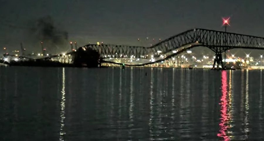 Horor u Americi: Most u Baltimoru se srušio nakon što je u njega udario brod (VIDEO)