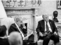 Bijela kuća objavila istorijsku fotografiju: Trump drži telefon dok Netanyahu polaže račune Kataru