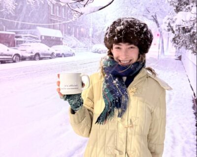 Razglednica: Snijeg zatrpao Njujork, ali ne i osmijeh djevojke iz Bruklina